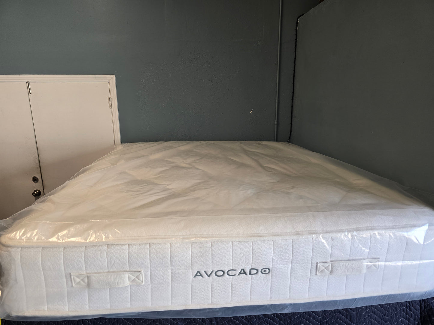 Avocado Luxury Organic Standard Medium No Pillow Top King/ Cal-King