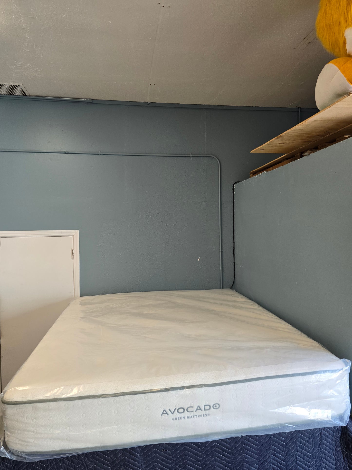 Avocado Green Mattress No pillow top Standard King/ Cal-King