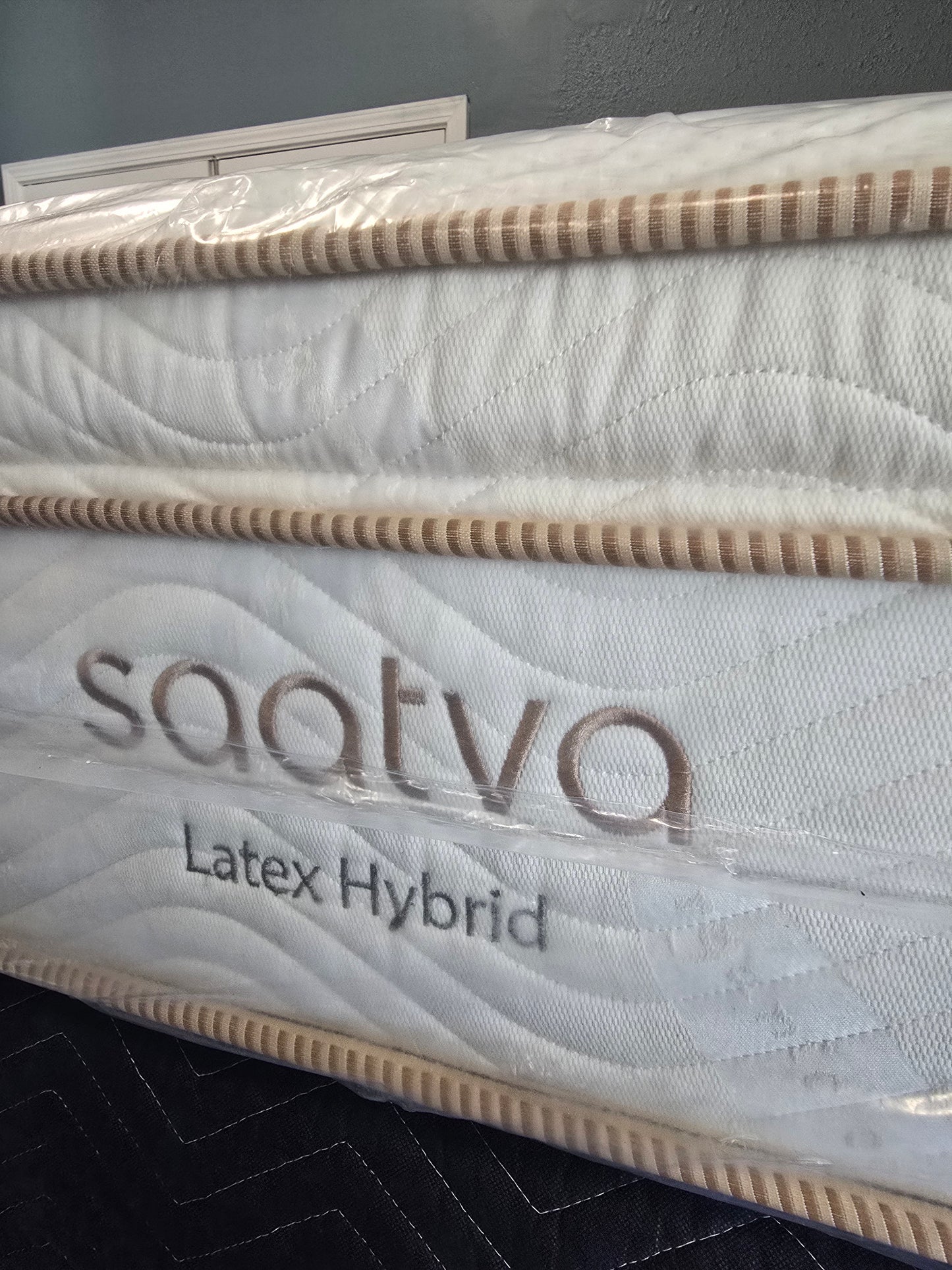 Saatva Latex Hybrid King/ Cal-King