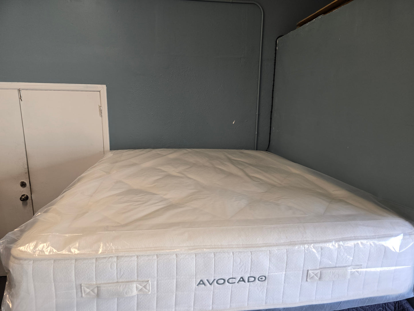 Avocado Luxury Organic Standard Medium No Pillow Top King/ Cal-King