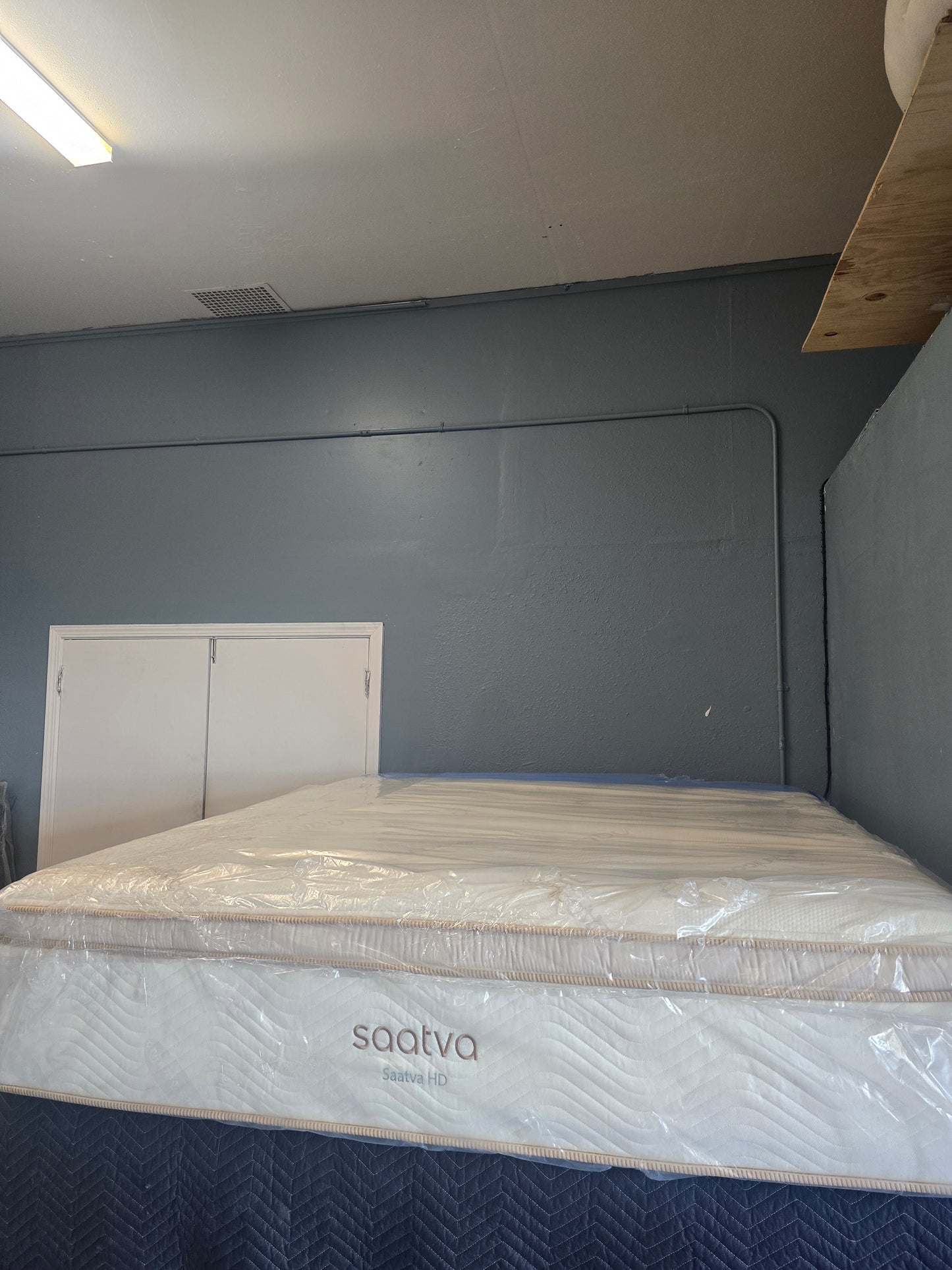 Saatva HD King/ Cal-King Size