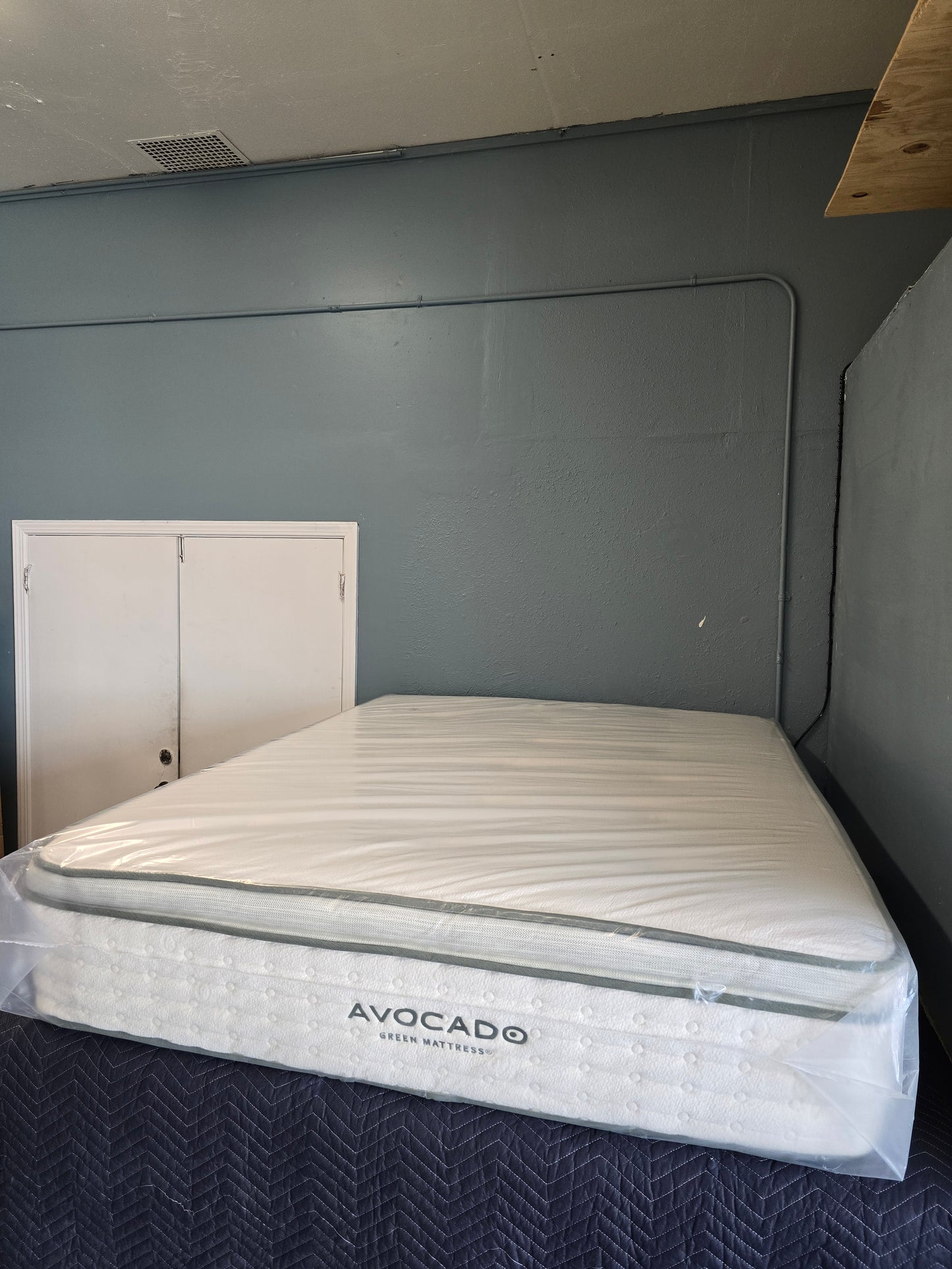 Avocado Green Mattress With Medium Pillow Top Queen Size