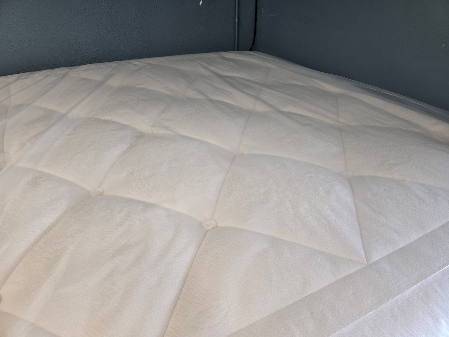 Avocado Luxury Organic Standard Medium No Pillow Top King/ Cal-King