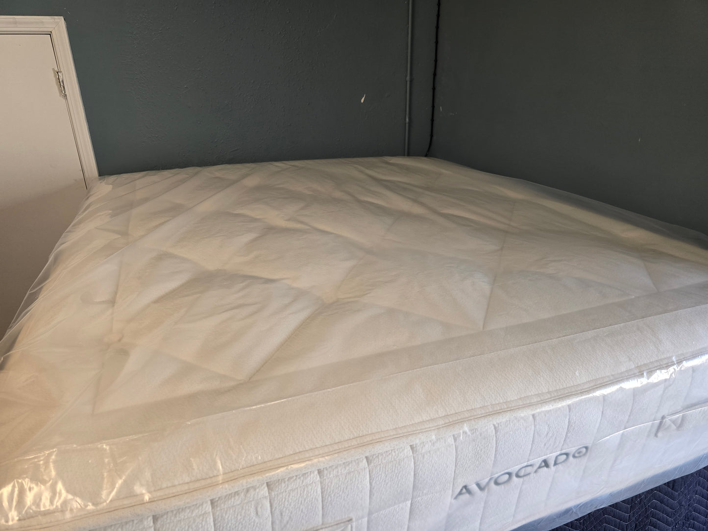 Avocado Luxury Organic Standard Medium No Pillow Top King/ Cal-King
