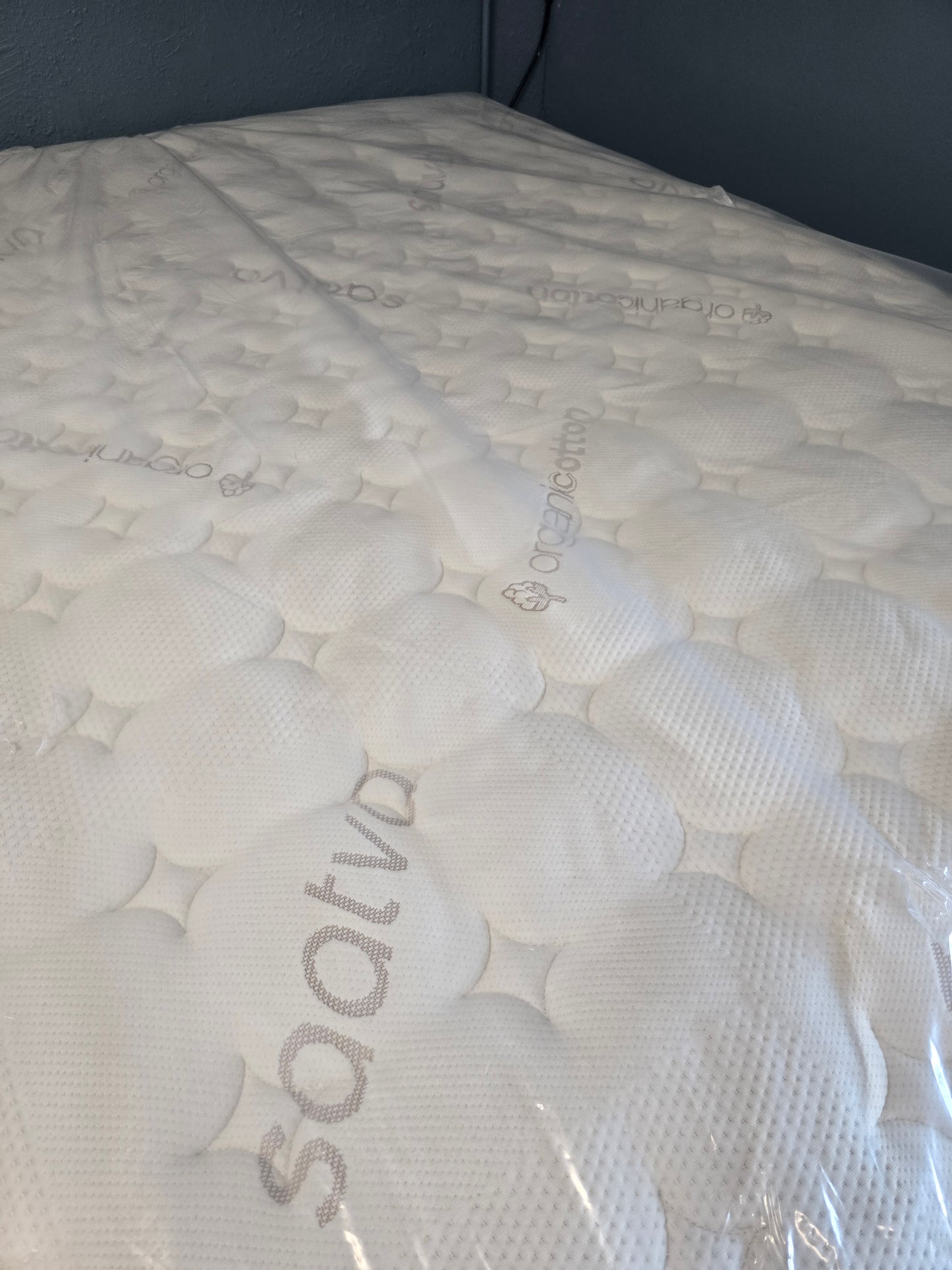 Saatva Memory Foam Hybrid Queen/ Full Size
