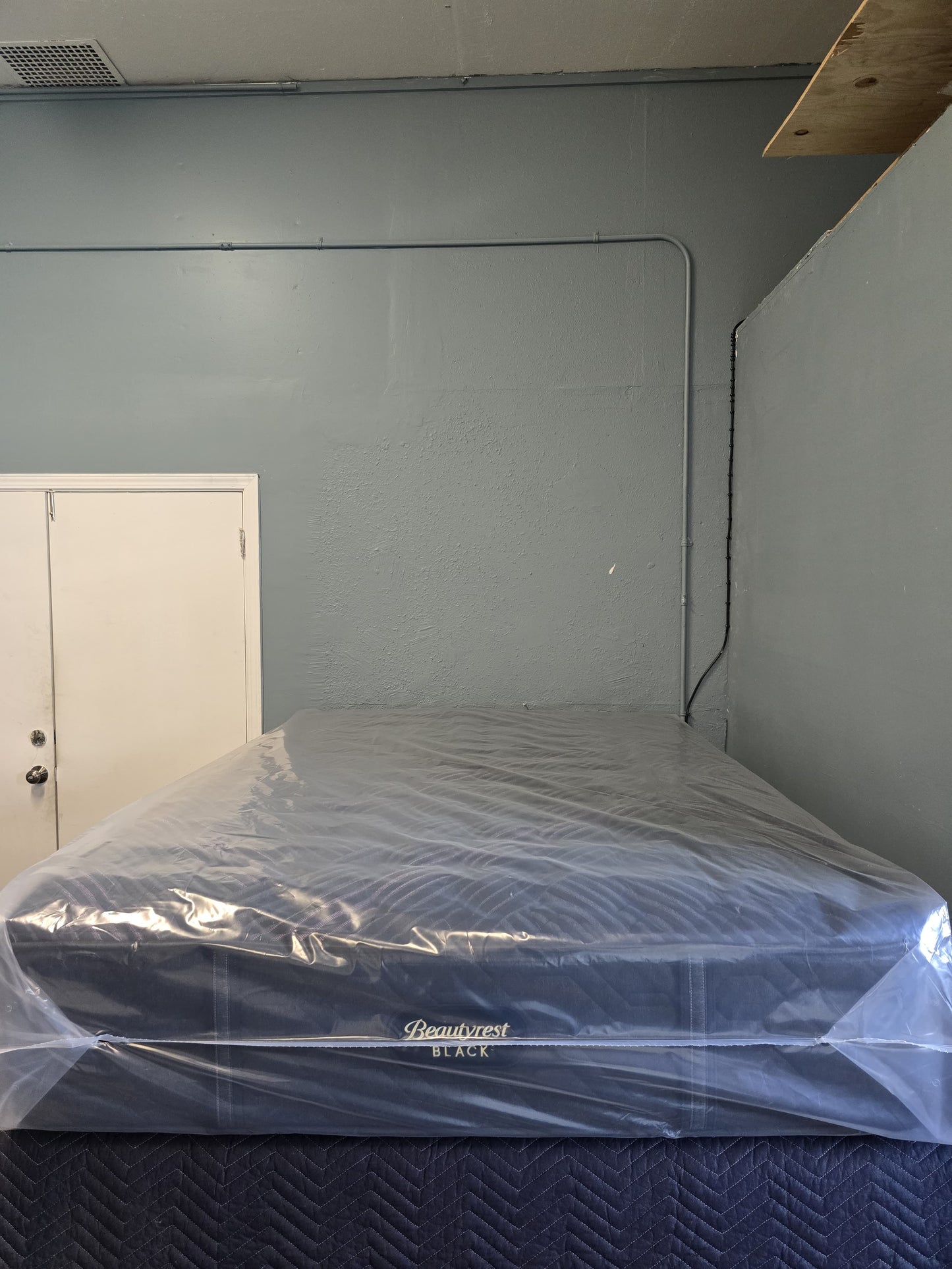 Beautyrest Black Series Two Queen/ Full (Check Description)