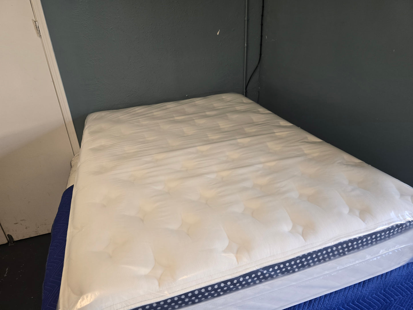 Winkbed Hybrid Queen/ Full