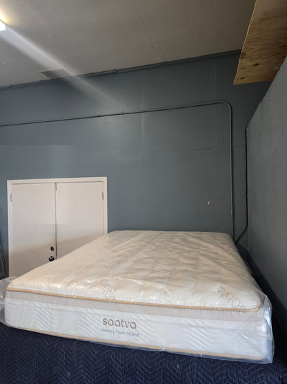 Saatva Memory Foam Hybrid Queen/ Full Size