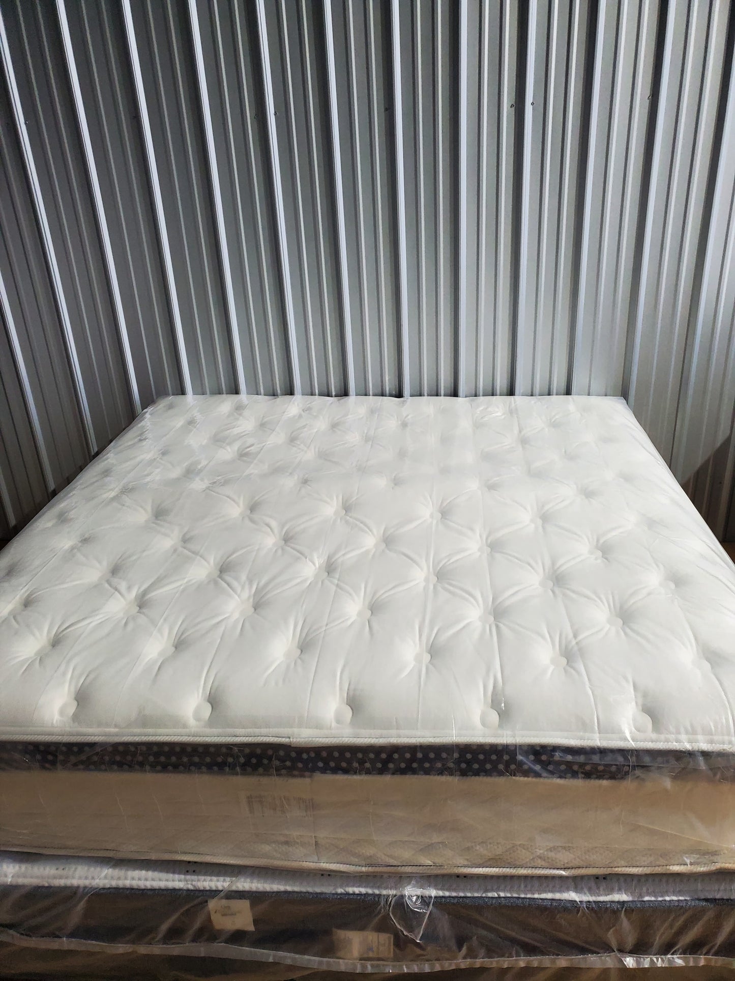 Winkbed Hybrid Queen/ Full