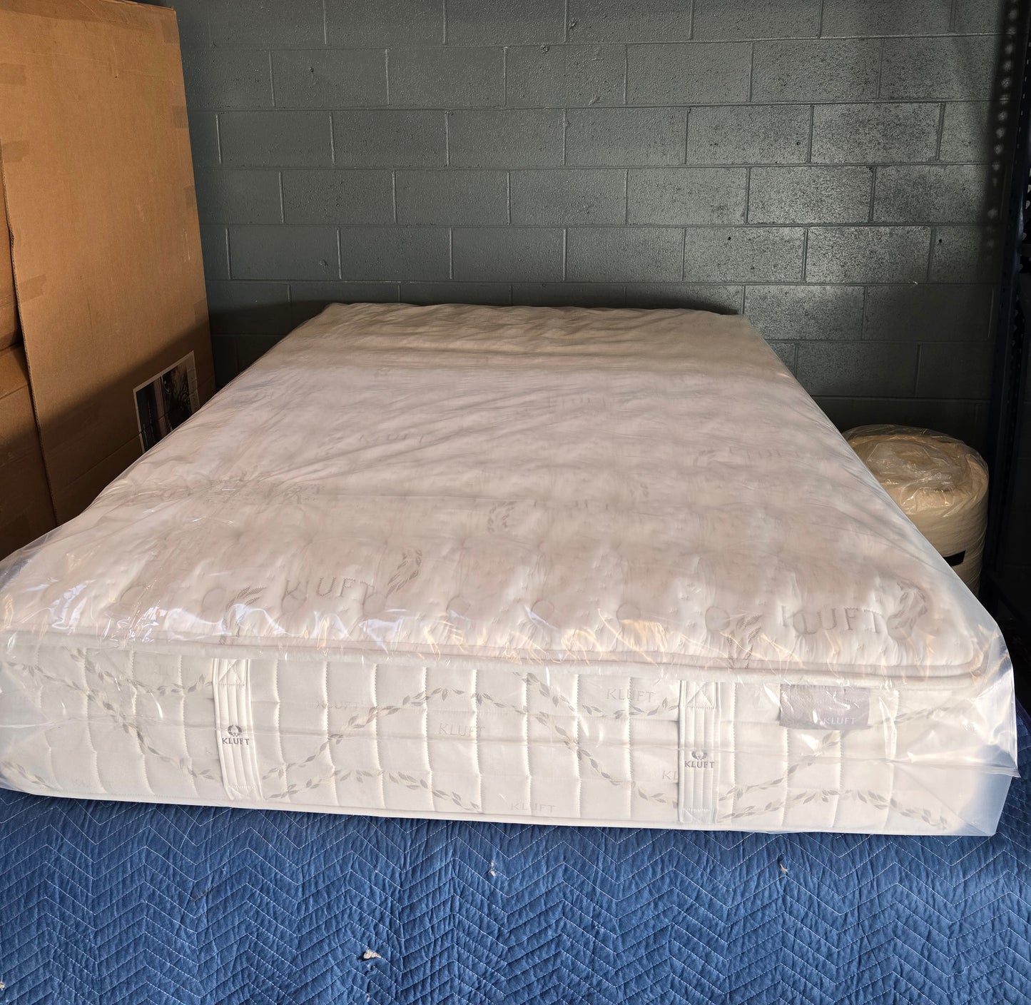 Kluft Crown Latex Agate Firm Queen/ Full