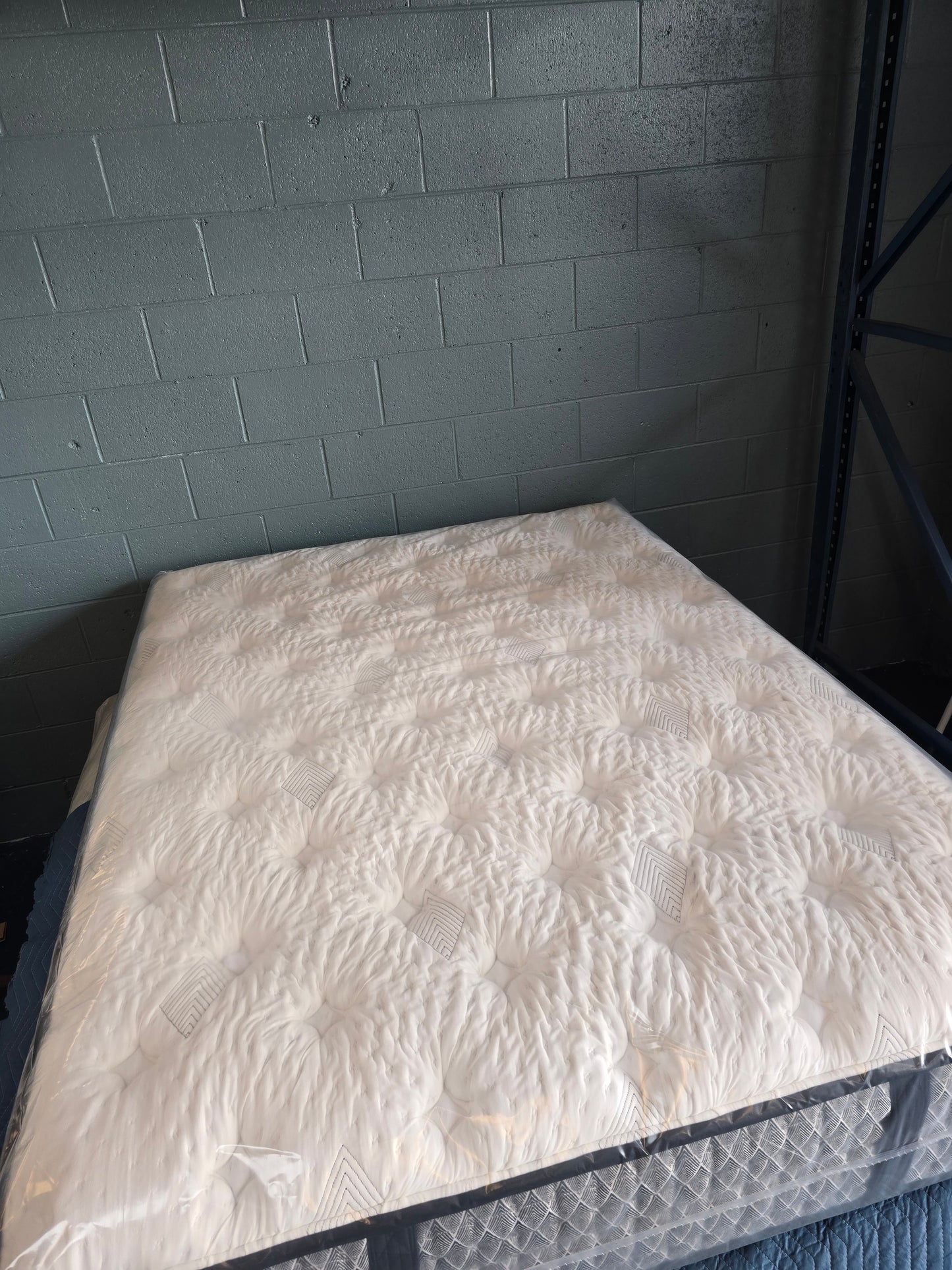 Bel-Air Getty Plush Mattress Tight Top Queen Size