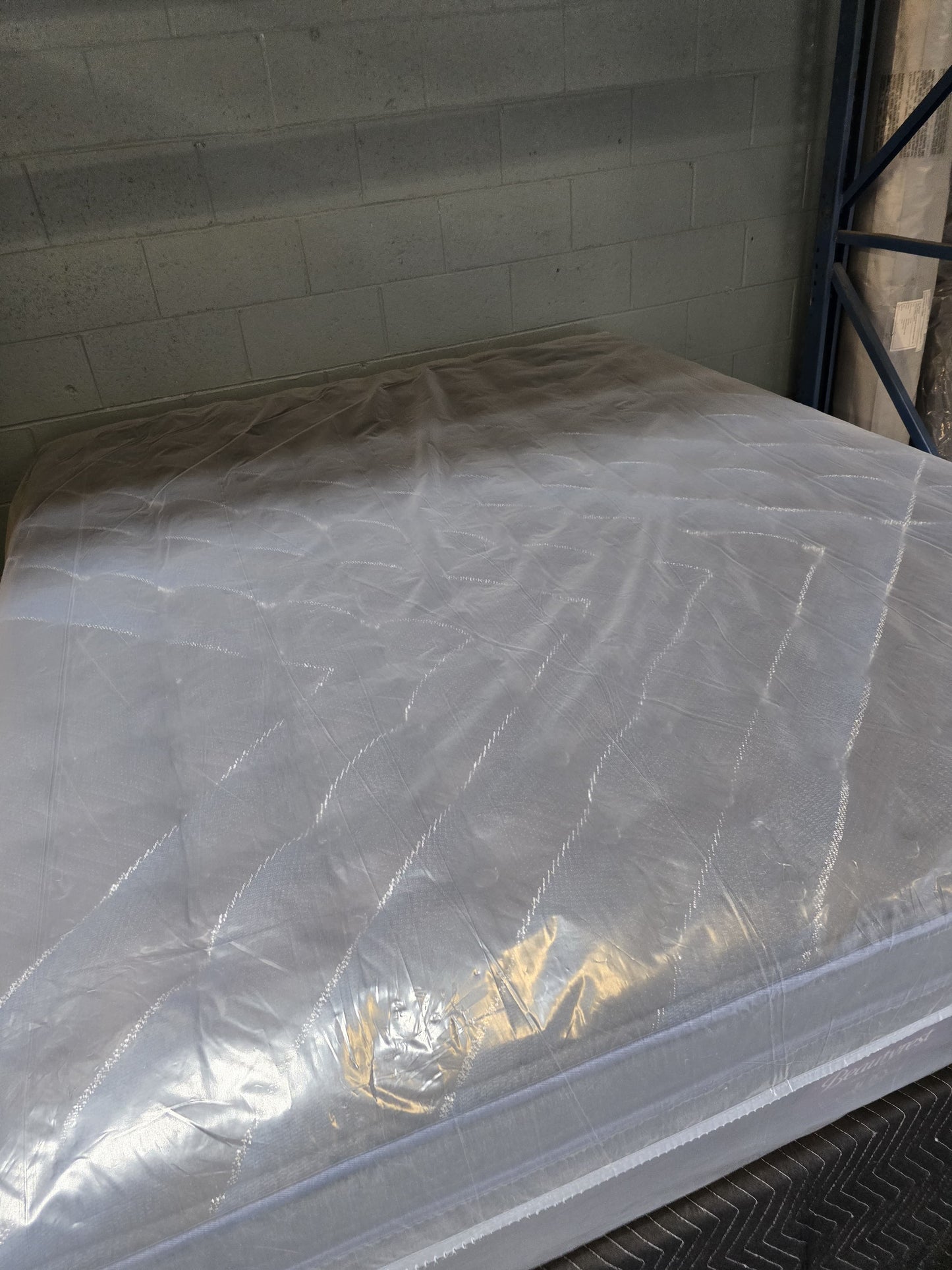 Beautyrest World Class Level Four King/ Cal-King (Check Description)