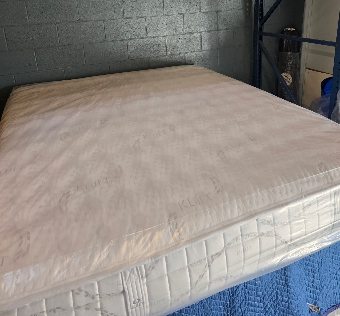 Kluft Crown Latex Agate Firm Queen/ Full