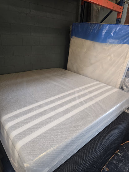 Leesa Original Mattress King/ Cal-King