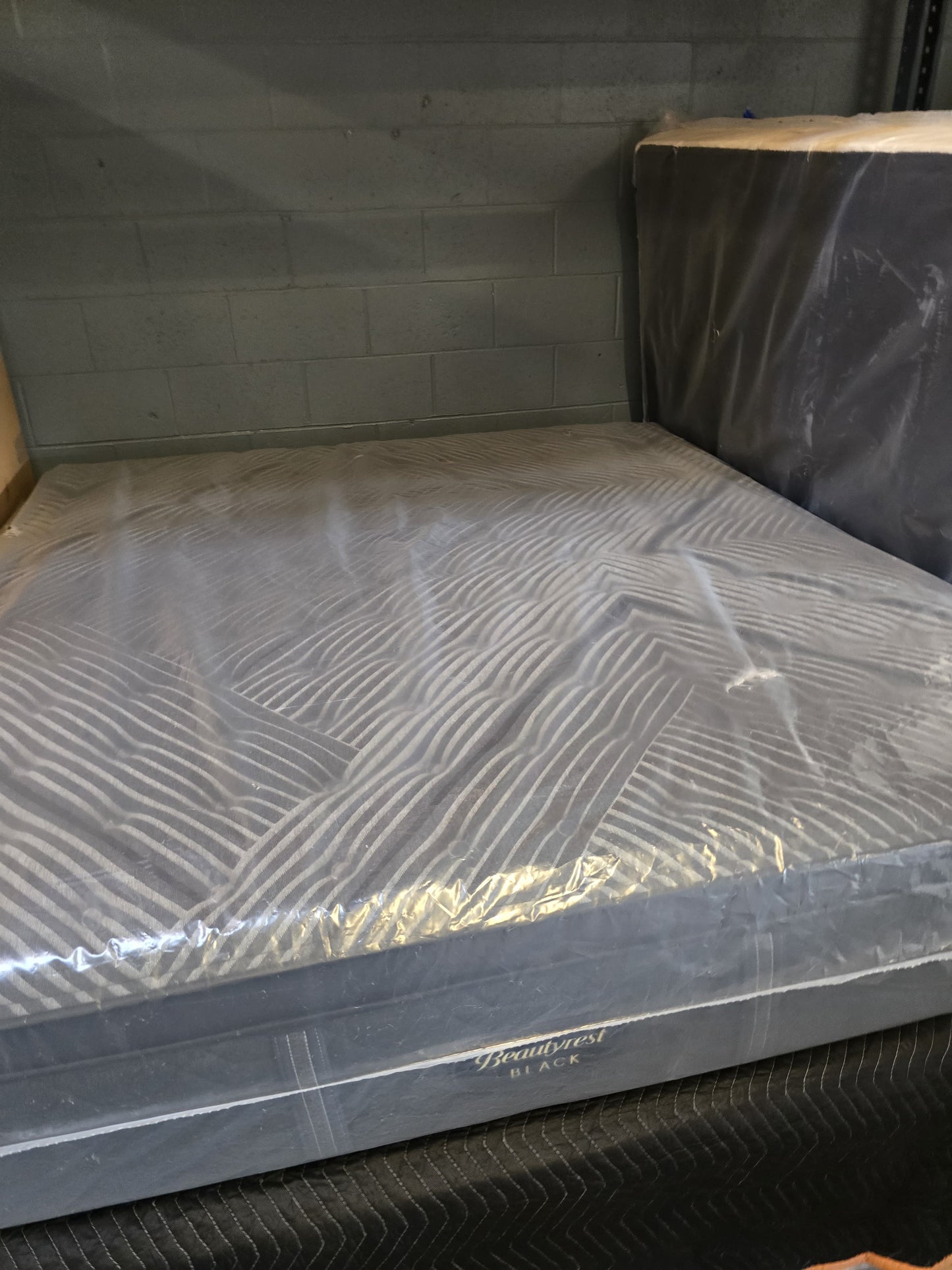 Beautyrest Black Series One Pillow Top King/ Cal-King (Check Description)