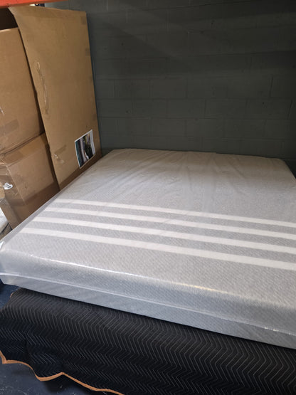Leesa Original Mattress King/ Cal-King