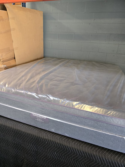 Beautyrest World Class Level Three Pillow Top King/ Cal-King (Check Description)