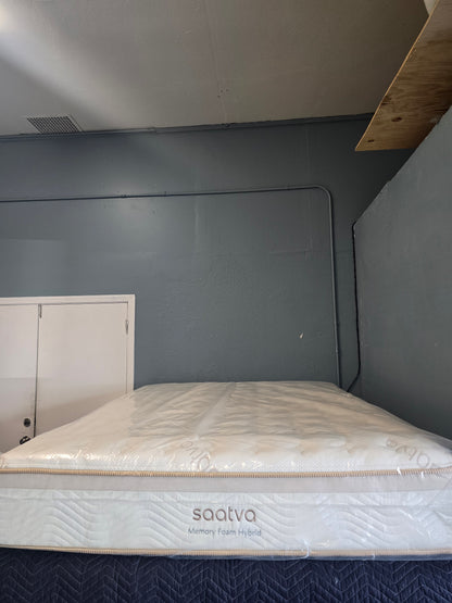 Saatva Memory Foam Hybrid Queen/ Full Size