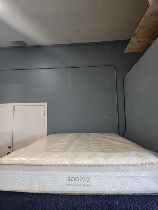 Saatva Memory Foam Hybrid Queen/ Full Size