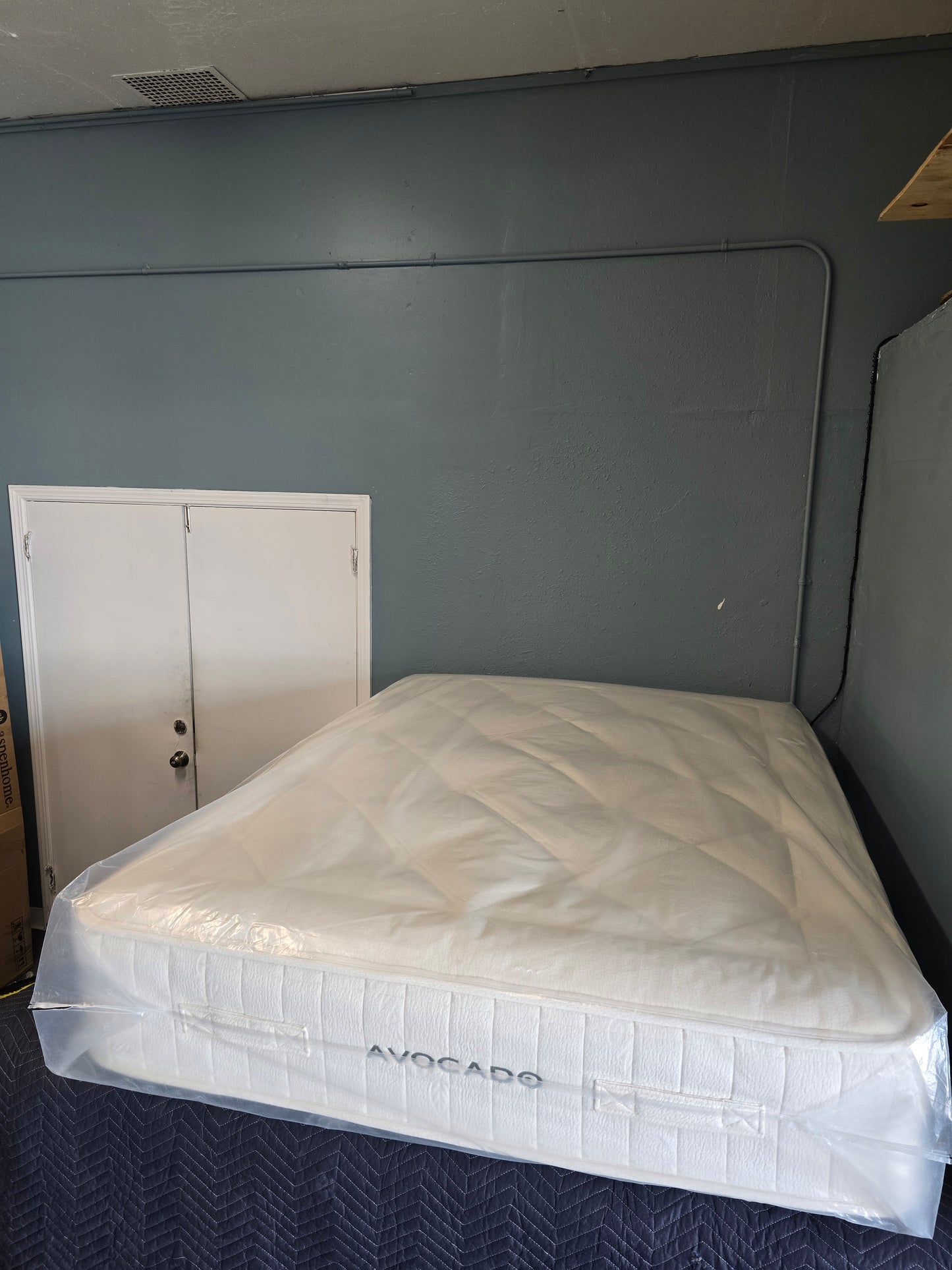 Avocado Luxury Organic Standard Medium No Pillow Top Queen Size