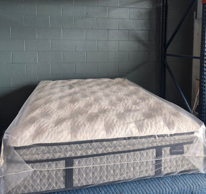 Aireloom
Bel-Air Grove Plush Pillow Top Mattress Queen Size