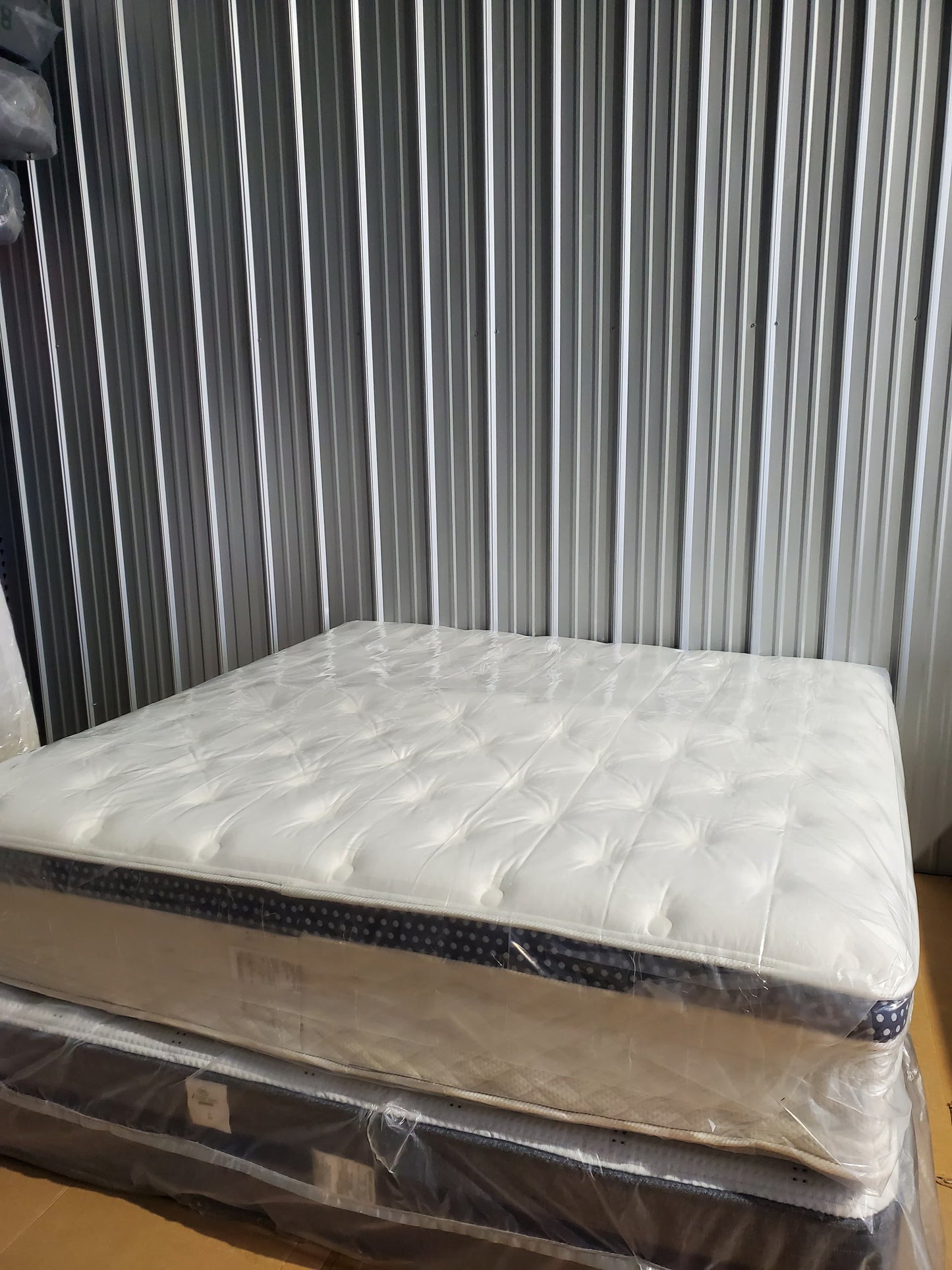 Winkbed Hybrid Queen/ Full