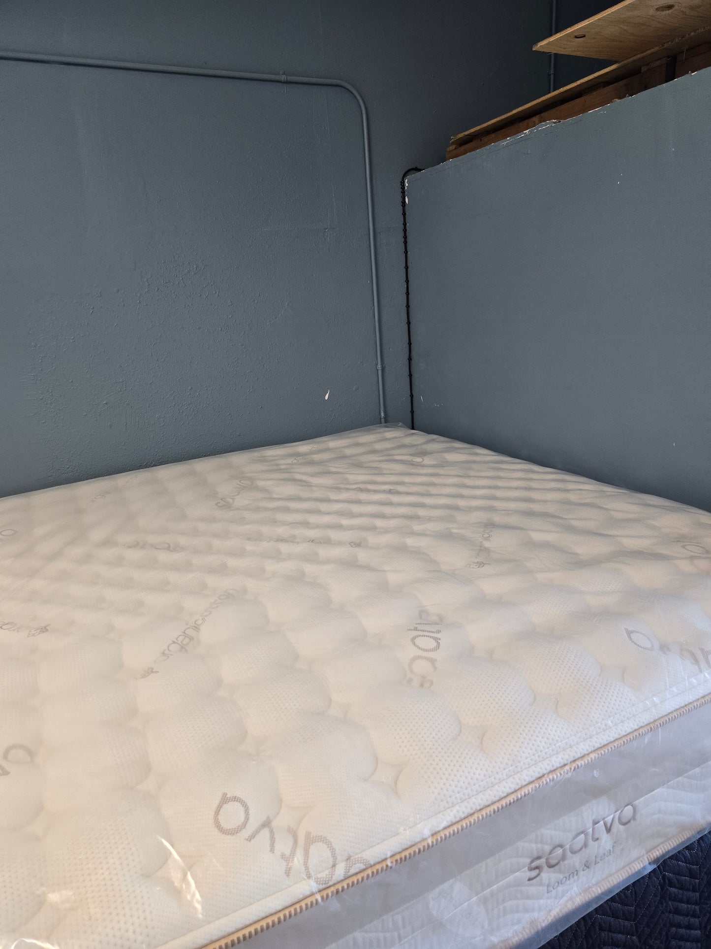 Saatva Loom&Leaf King/ Cal-King Size