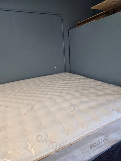 Saatva Loom&Leaf King/ Cal-King Size